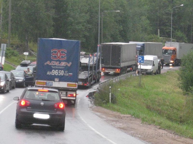 IMG_4737.jpg - ... und sorgt für einen lustigen Stau, da keiner vorwärts oder zurück will